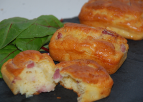 Minis cakes oignons lardons fromage