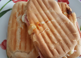 Panini jambon fromage maison