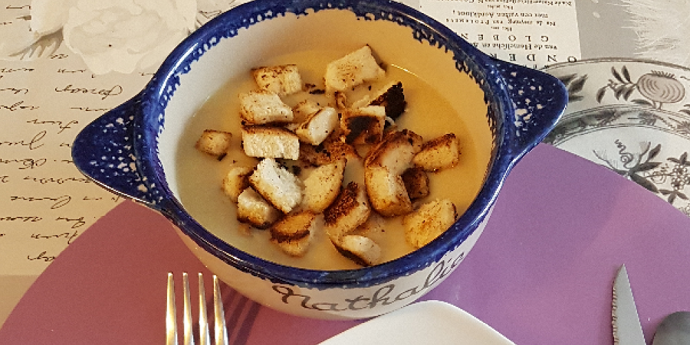 Velouté de pommes de terre et ses petits croûtons