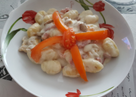 Gnocchis à la crème aux lardons, champignons et gorgonzola
