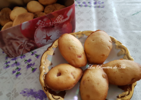 Madeleines aux fraises séchées