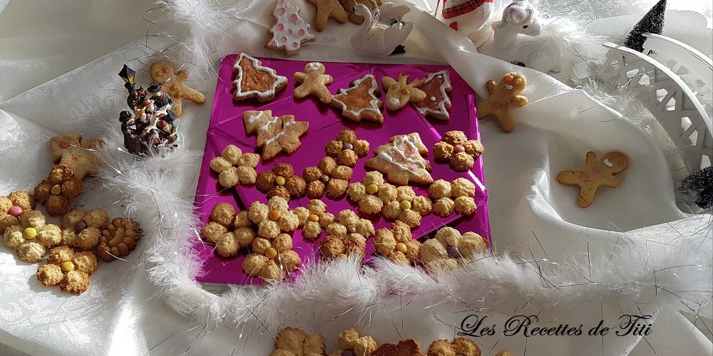 Petits sablés de Noël à la presse à biscuits