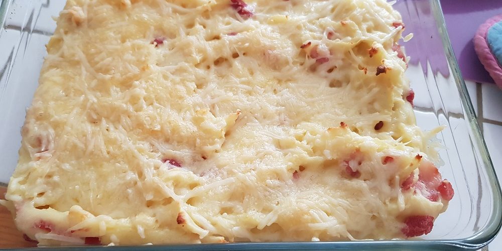 Purée aux lardons gratinée
