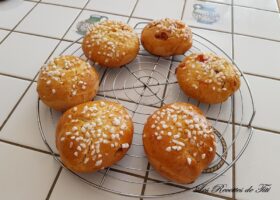 Briochettes aux fraises séchées