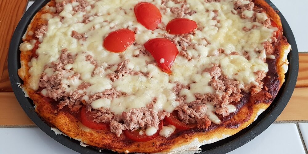 Pizza tomates et thon