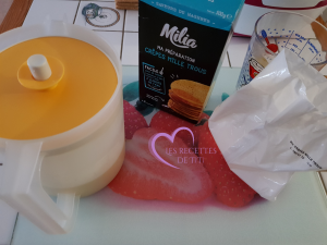 Crêpes mille trous à la béchamel et aux champignons par "Les Recettes de Titi"