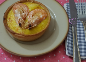Quiches individuelles aux crevettes et au curry