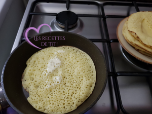 Crêpes mille trous à la béchamel et aux champignons par "Les Recettes de Titi"