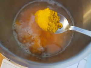 Velouté de citrouille et lentilles corail au curry et à la crème de coco par "Les Recettes de Titi"