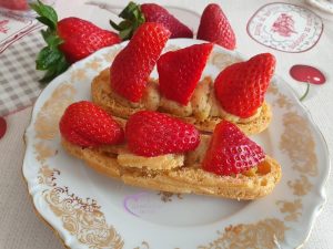 Éclairs vanille fraises et chantilly par "Les Recettes de Titi"