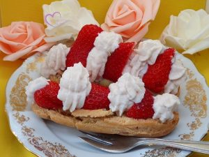 Éclairs vanille fraises et chantilly par "Les Recettes de Titi"