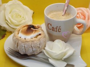 Charlottes et tartelettes citron meringuées par "Les Recettes de Titi"