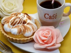 Charlottes et tartelettes citron meringuées par "Les Recettes de Titi"