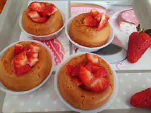 Savarins et charlottes aux fraises par "Les Recettes de Titi"