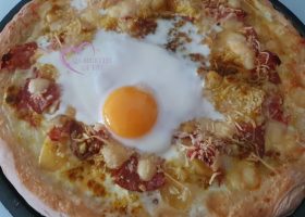 Pizza pommes de terre rosette et fromage au curry