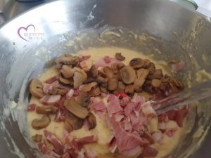 Cake jambon lardons et champignons par "Les Recettes de Titi"