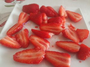 Tartelettes aux fraises et aux pêches au sirop par "Les Recettes de Titi"