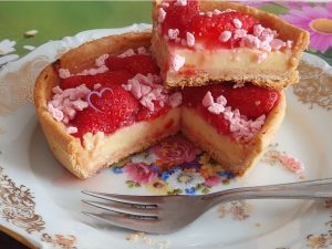 Tartelettes aux fraises et aux pêches au sirop par "Les Recettes de Titi"