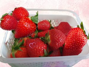 Charlotte aux fraises au fromage frais par les "Recettes de Titi"