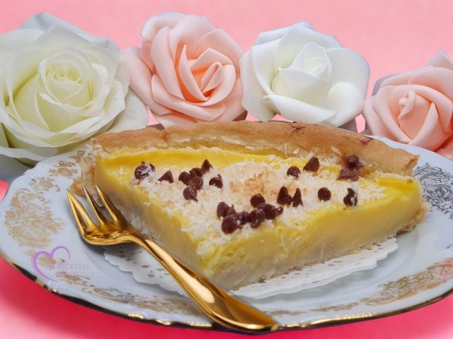 Tarte flan banane noix de coco et pépites de chocolat par "Les Recettes de Titi"