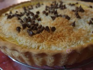 Tarte flan banane noix de coco et pépites de chocolat par "Les Recettes de Titi"