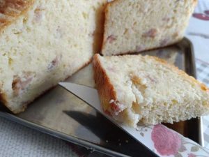Cake au fromage et aux lardons par "Les Recettes de Titi"